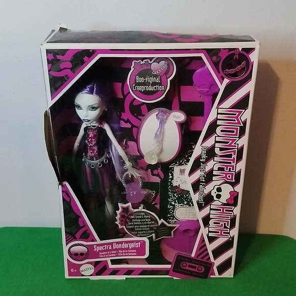 Monster High Collectible Doll, Spectra Vondergeist